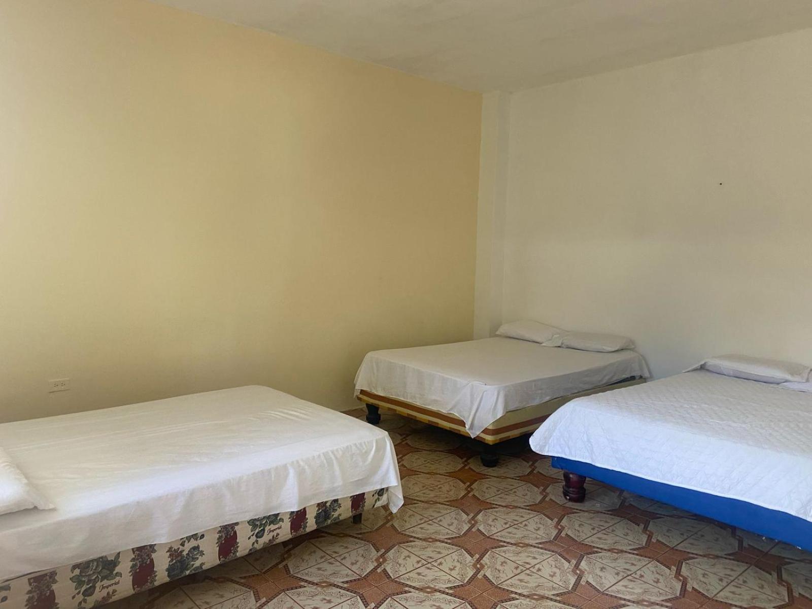 Hosteria Del Puerto Puerto López Esterno foto